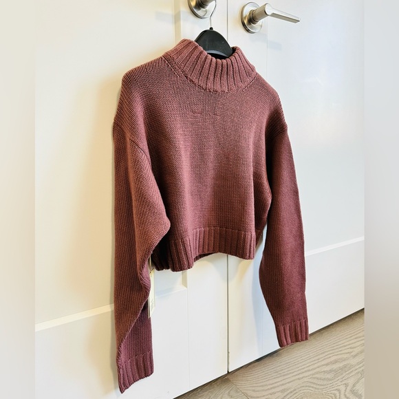 Aritzia Wilfred free Cropped 100% Merino wool sweater size XXS - Picture 3 of 7